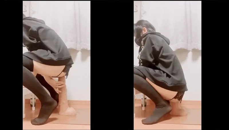 Em móc lồn lút cán với sextoy