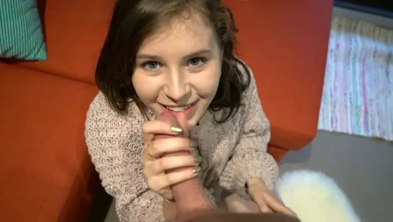 Bắn tinh ngập chiếc lỗ lồn hồng của con ghệ dễ thương